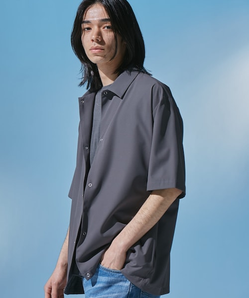 URBAN RESEARCH DOORS(アーバンリサーチドアーズ)の「『仁村紗和さん着用』『UR TECH』サマシェア ショートスリーブシャツカーディガン(カーディガン/ボレロ・メンズ・SAGE GREEN/GRAY/CHARCOAL/BLACK/BROWN/KHAKI・M/L/XL)」の3枚目の写真