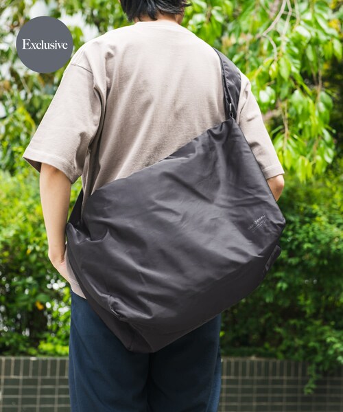 URBAN RESEARCH DOORS(アーバンリサーチドアーズ)の「『撥水』『別注』YAKPAK×DOORS SHOULDER BAG(ショルダーバッグ・メンズ・CHARCOAL 2/BLACK/GREIGE/CHARCOAL/GREIGE 2・-)」の3枚目の写真