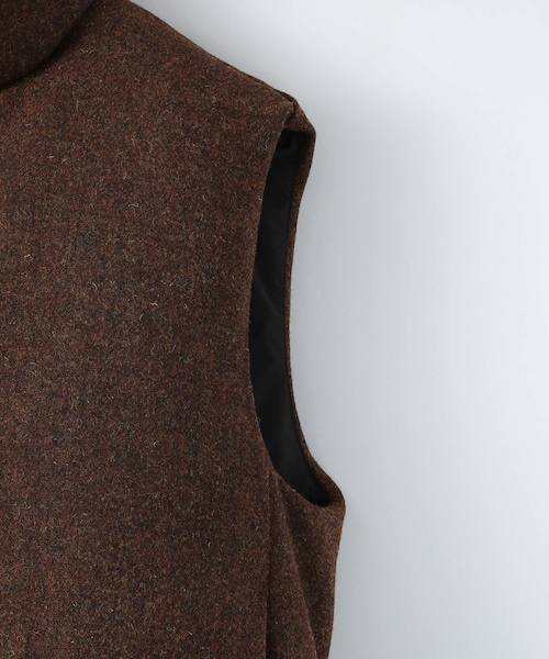 ADAM ET ROPE'（アダムエロペ）の「MENS【OAMC】INFLATE GILET（ダウンベスト・メンズ・ブラウン・M/S）」の6枚目の写真