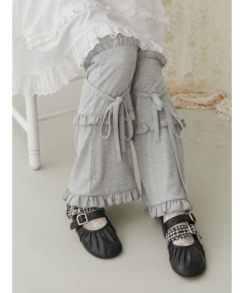 merry jenny（メリージェニー）の「【追加生産分】フリルリブフレアパンツ（その他パンツ・レディース・グレー/ブラック/ピンク・F）」の2枚目の写真
