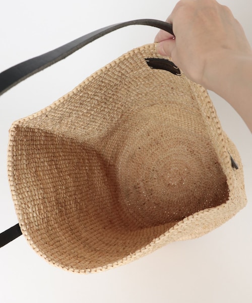 かぐれ（カグレ）の「Indego Africa　OKE SLING BAG（かごバッグ・レディース・NATURAL・Free）」の7枚目の写真