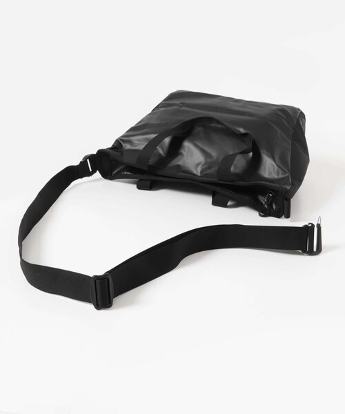 URBAN RESEARCH（アーバンリサーチ）の「SALOMON　EXTENDED TOTEBAG SMALL（トートバッグ・メンズ・BLACK・Free）」の6枚目の写真