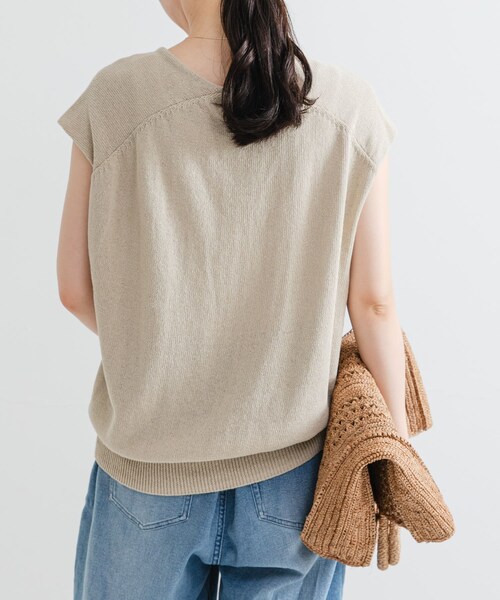 URBAN RESEARCH（アーバンリサーチ）の「リネンコットンVネックニットベスト（ベスト・レディース・BEIGE/OFF/BLUE GRAY・FREE）」の16枚目の写真