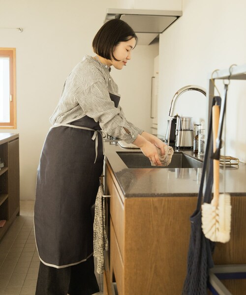 URBAN RESEARCH DOORS（アーバンリサーチドアーズ）の「『別注』fog linen work×DOORS　リネンパイピングエプロン（キッチンツール・メンズ・マカダム・-）」の8枚目の写真
