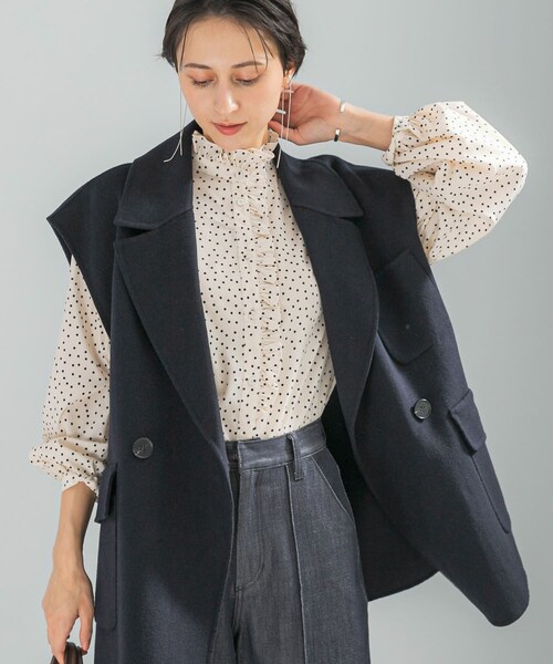 URBAN RESEARCH ROSSO（アーバンリサーチロッソ）の「『WEB限定』フリルスタンドカラーシャツ（シャツ/ブラウス・レディース・LIGHTBEIGE/BLACK/DOT・Free）」の4枚目の写真