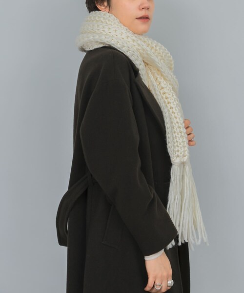 URBAN RESEARCH（アーバンリサーチ）の「Fratelli Talli　フリンジニットマフラー（マフラー・レディース・PINK/WHITE/NAVY・FREE）」の5枚目の写真