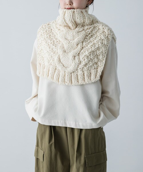 かぐれ（カグレ）の「ペルーショルダーニットウォーマー（ネックウォーマー/スヌード・レディース・IVORY/GRAY・FREE）」の6枚目の写真