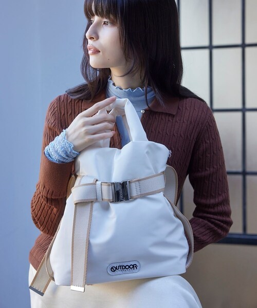 VIS（ビス）の「【OUTDOOR PRODUCTS】VIS別注2WAYベルト付きパデッドトートバッグ（トートバッグ・レディース・ブラック/チャコール/キナリ・F）」の20枚目の写真