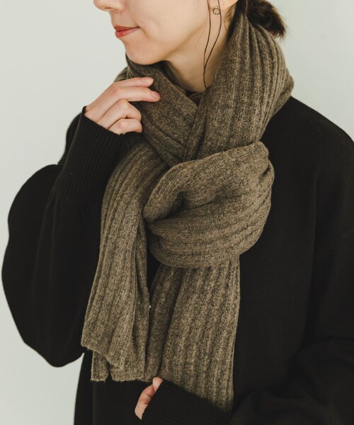 ITEMS URBANRESEARCH（アイテムズ アーバンリサーチ）の「リブニットビッグストール（ストール/ショール・レディース・MOC/RED/GREGE・-）」の2枚目の写真