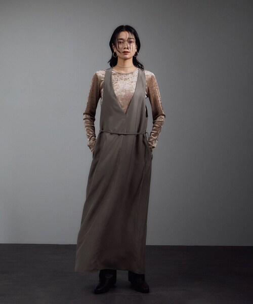 ADAM ET ROPE'（アダムエロペ）の「[25AW]GENTLE SILK ジャンパースカート【セットアップ対応・洗える】（ジャンパースカート・レディース・ブラック/ブラウン系/ピンク系・F）」の8枚目の写真