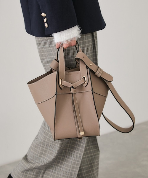 VIS(ビス)の「【復刻/J’aDoRe JUN ONLINE限定】フロントタイバッグ/マルチWAY(トートバッグ・レディース・ブラック/グレー系/ベージュ系・F)」の18枚目の写真