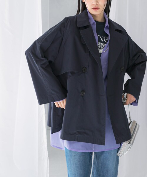 URBAN RESEARCH ROSSO（アーバンリサーチロッソ）の「『WEB/一部店舗限定』撥水ショートトレンチコート（ステンカラーコート・レディース・L/BEIGE/NAVY・FREE）」の2枚目の写真