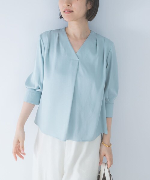 URBAN RESEARCH ROSSO（アーバンリサーチロッソ）の「シルキーツイルVネックブラウス（シャツ/ブラウス・レディース・OFF/MINT/NAVY・Free）」の18枚目の写真