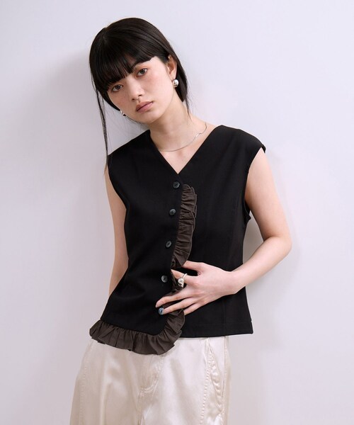ADAM ET ROPE'(アダムエロペ)の「【WEB限定】・【定番】ラッフルコンビスリーブレストップス(Tシャツ/カットソー・レディース・ブラック/ブラック系/ホワイト・F)」の3枚目の写真