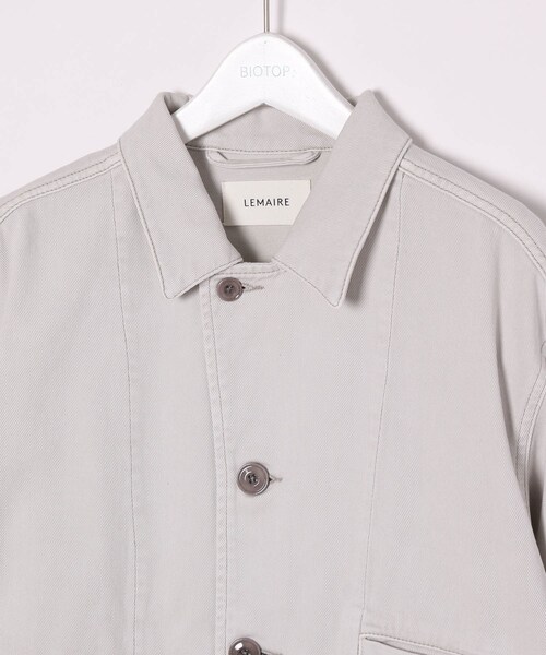 ADAM ET ROPE'（アダムエロペ）の「MENS【LEMAIRE】BOXY JACKET - SNOWY DENIM（カバーオール・メンズ・ライトグレー・L/M/S）」の6枚目の写真
