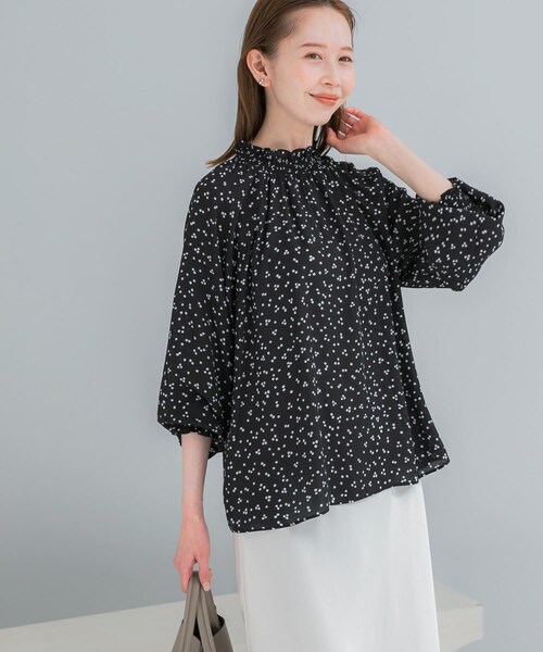 URBAN RESEARCH ROSSO（アーバンリサーチロッソ）の「『WEB/一部店舗限定』ウォッシャブルランダムドットブラウス（シャツ/ブラウス・レディース・L/BEIGE/BLACK・Free）」の4枚目の写真