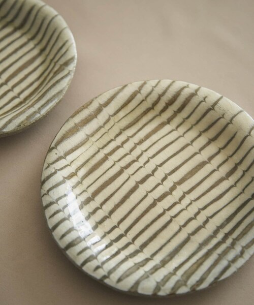 URBAN RESEARCH DOORS（アーバンリサーチドアーズ）の「塩幡桃子　5寸プレート フェザーコーム（食器・メンズ・－・5寸）」の7枚目の写真