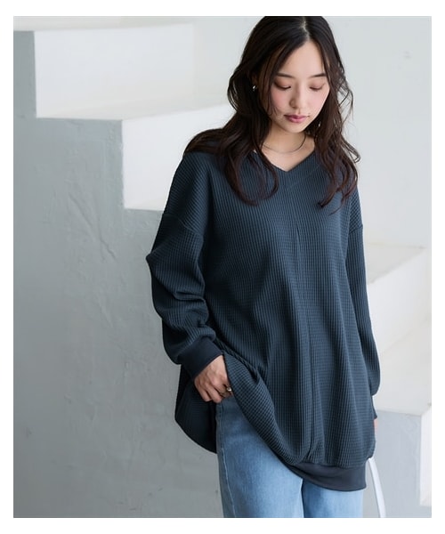 nissen（ニッセン）の「ワッフル素材ロング丈ドルマントップス（UVカット）＜大きいサイズ有＞（チュニック・レディース・黒/杢チャコールグレー/ミルクベージュ/サックス/コーラルピンク/【不要】/ワイン/セージグリーン/杢オートミール/ブラウン/スティールネイビー・S~M相当/L~LL相当/3L~4L相当/5L~6L相当/8L相当/10L相当）」の8枚目の写真