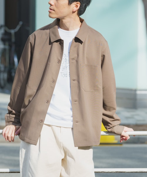 ITEMS URBANRESEARCH（アイテムズ アーバンリサーチ）の「『撥水/防汚/接触冷感』多機能ダブルポケットシャツジャケット(楽着シリーズ)（テーラードジャケット・メンズ・CHA/NVY/BEG・M/L）」の2枚目の写真