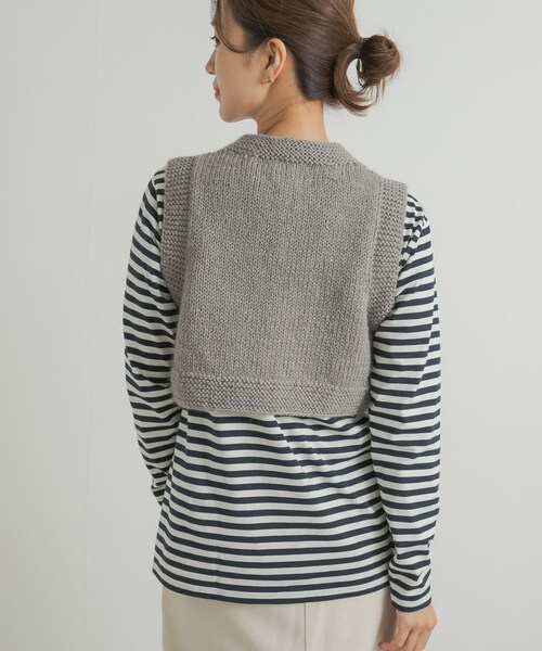 URBAN RESEARCH DOORS(アーバンリサーチドアーズ)の「『別注』KHWOPA SPIRIT×DOORS ショート丈ZIPベスト(ニット/セーター・レディース・グレー/レッド/ネイビー・one)」の7枚目の写真