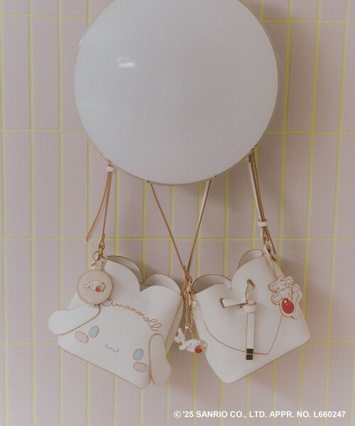 VIS（ビス）の「【シナモロール】VIS別注ミラーチャーム（キーホルダー・レディース・ベージュ系/サックス・F）」の9枚目の写真