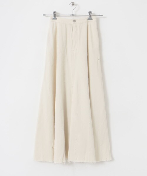 URBAN RESEARCH DOORS（アーバンリサーチドアーズ）の「tiit tokyo　damage flare skirt（デニムスカート・レディース・off white・36）」の2枚目の写真