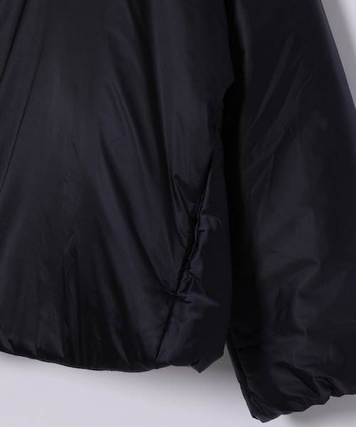 ADAM ET ROPE'(アダムエロペ)の「MENS【OVERCOAT】Dolman Sleeve Puffer Jacket(ノーカラージャケット・メンズ・ネイビー・1/2)」の7枚目の写真