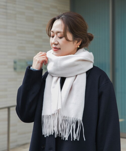URBAN RESEARCH DOORS（アーバンリサーチドアーズ）の「しっとりカシミヤ混ストール（ストール/ショール・レディース・OFF WHITE/RED/BROWN・one）」の4枚目の写真