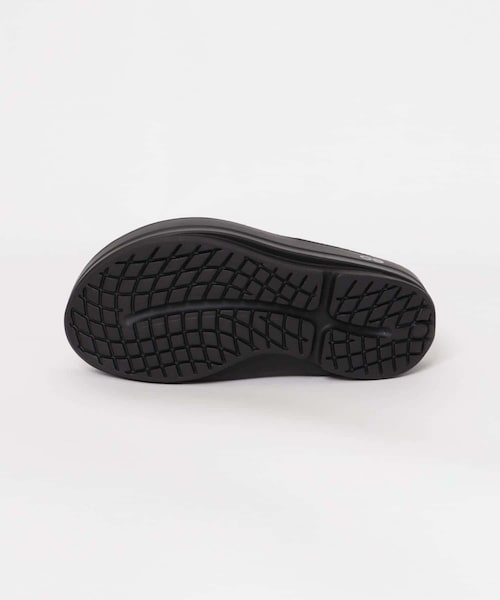 URBAN RESEARCH DOORS(アーバンリサーチドアーズ)の「OOFOS OOMEGA(サンダル・レディース・BLACK/NOMAD・6/7/8/5)」の7枚目の写真