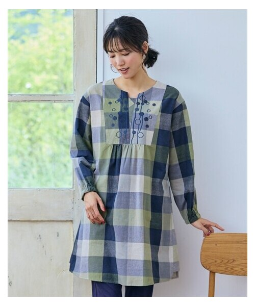 nissen（ニッセン）の「＜大きいサイズ＞綿100％すっぽり着られる刺しゅうチュニック（チュニック・レディース・グリーン系チェック/グレー/ネイビー・L/LL/3L/4L/5L/6L/8L/10L）」の12枚目の写真