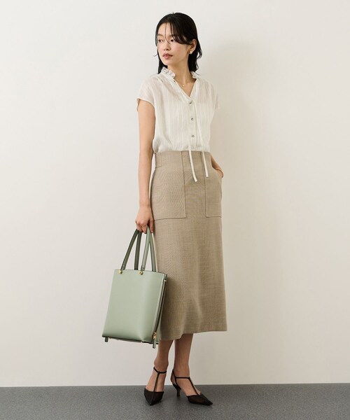 ROPE'(ロペ)の「【WEB限定カラー】スタンドフリルスキッパーブラウス(無地・ピンストライプ)/イージーケア(シャツ/ブラウス・レディース・ブラック/ホワイト系/ブルー/ピンク・F)」の19枚目の写真