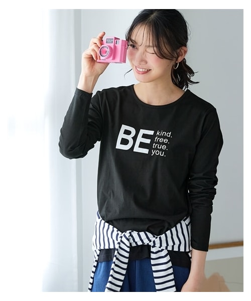 nissen（ニッセン）の「綿１００％長袖プリントTシャツ（ＵＶカット）＜大きいサイズ有＞（Tシャツ/カットソー・レディース・オフホワイト:フレンチロゴ/アイス杢:シンプルロゴ/在庫限り◆ライムイエロー:草花/在庫限り◆グレージュ:ネコロゴ/黒:ナンバーロゴ/在庫限り◆モーブピンク:雑貨ロゴ/オフホワイト:ナンバーロゴ/モカグレー:クールロゴ/黒:フレンチロゴ/アイス杢:フォトねこ/ラズベリーピンク:フレンチ/杢グレー:ネコだらけ/チャコールグレー:袖ロゴ/ボルドー:ロゴ花/ネイビー:ハート/オフホワイト:ブロックロゴ/黒:レタリングロゴ/グレイッシュブルー:ほのぼのネコ/モカベージュ:胸つむネコ/チャコール:アーチロゴ/在庫限り◆ブルーグレー:胸ネコ/在庫限り◆ダスティピンク:花/チャコール:おすわりネコ/黒:ブロックロゴ/オフホワイト:筆記ロゴ/グリーン:野花・S/M/L/LL/3L/4L/5L/6L/8L/10L）」の8枚目の写真