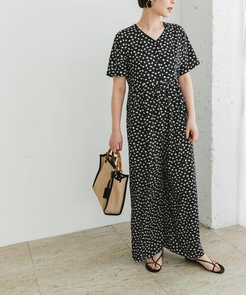 URBAN RESEARCH ROSSO（アーバンリサーチロッソ）の「F by ROSSO　フラワープリントオールインワン（サロペット/オーバーオール・レディース・BLACK/NAVY・36/38）」の8枚目の写真