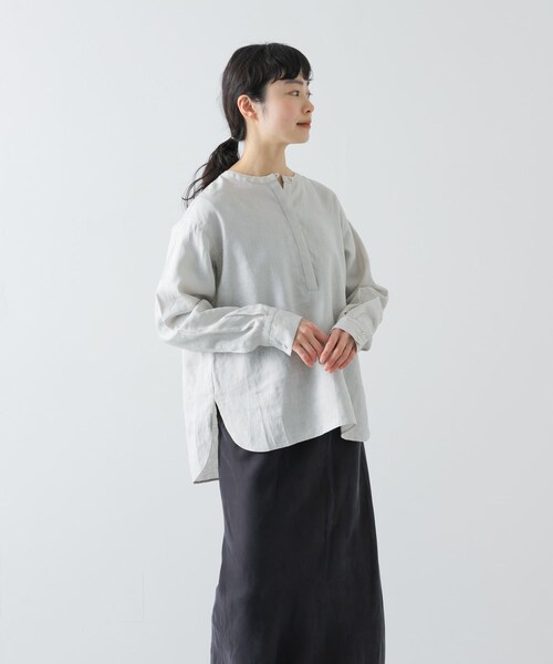 かぐれ（カグレ）の「リネンヘンリーワイドシャツ（シャツ/ブラウス・レディース・OFF/LIGHT GRAY/NAVY・Free）」の4枚目の写真