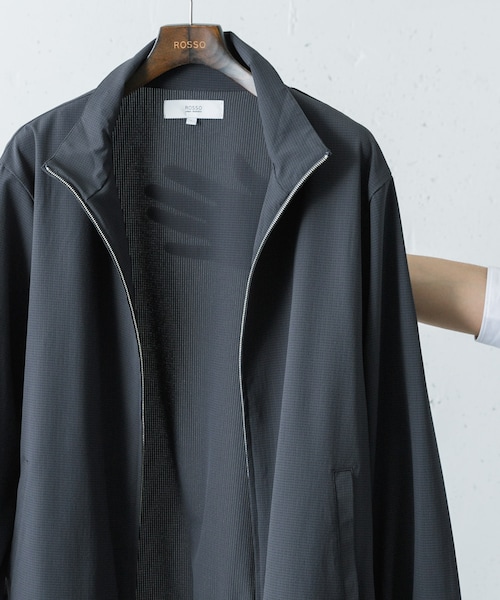URBAN RESEARCH ROSSO（アーバンリサーチロッソ）の「『WEB限定』『吸水 / 速乾』Air Stretch スタンドブルゾン（ブルゾン・メンズ・CHARCOAL/NAVY/BLACK/BROWN・M/L）」の4枚目の写真