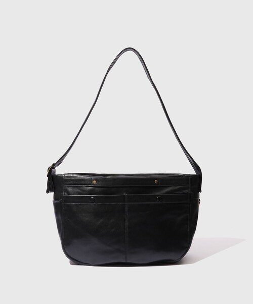 ADAM ET ROPE'（アダムエロペ）の「【CCU/シーシーユー】NEW NEWSPAPER BAG M SIZE（ショルダーバッグ・メンズ・ブラック・F）」の2枚目の写真