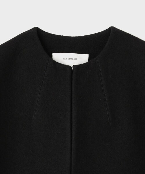 ROPE'（ロペ）の「【GIA STUDIOS（ジア・ストゥディオス）】CAPE COAT｜ケープ（その他アウター・レディース・ブラック・S）」の4枚目の写真