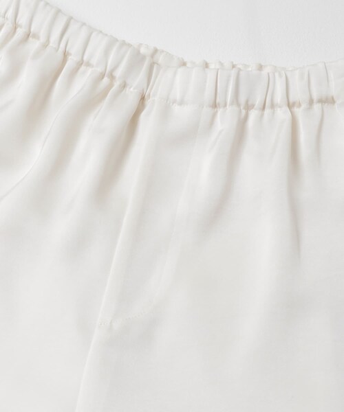 URBAN RESEARCH（アーバンリサーチ）の「サテンイージーセミフレアパンツ（その他パンツ・レディース・OFF WHITE/BLACK・36/38）」の14枚目の写真