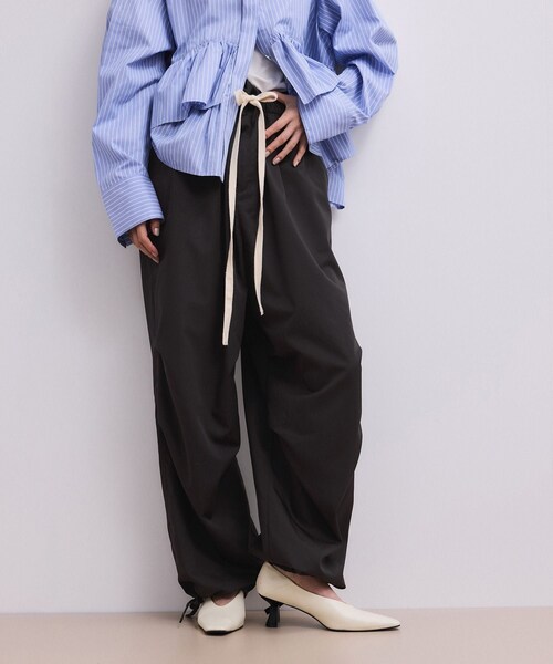 ADAM ET ROPE'(アダムエロペ)の「【WEB限定】リラックスパラシュートパンツ(その他パンツ・レディース・チャコール/ブラウン・36/38)」の11枚目の写真