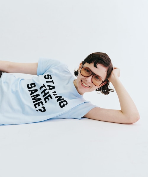 URBAN RESEARCH(アーバンリサーチ)の「Teya Flock Letter T-shirts(Tシャツ/カットソー・レディース・SAX/RED/BROWN・S/L)」の2枚目の写真