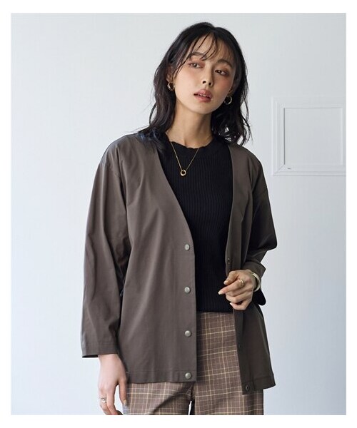 nissen（ニッセン）の「＜大きいサイズ＞２４時間ずっと快適かるスルーメッシュＶネックノーカラージャケット（吸汗速乾・ＵＶカット・イージーケア）（セットアップ可能）（ジャケット/アウター・レディース・黒/ミッドナイトネイビー/モカ/アクアブルー・L/LL/3L/4L/5L/6L/8L/10L）」の21枚目の写真