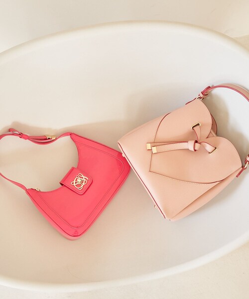 VIS（ビス）の「【累計3万点突破】【2WAY】ハートカットバッグ/追加（ショルダーバッグ・レディース・ブラック/キナリ/ピンク/ベージュ系/サックス/レッド/ピンク系/ブラウン系/ベージュ/ブルー系・F）」の16枚目の写真