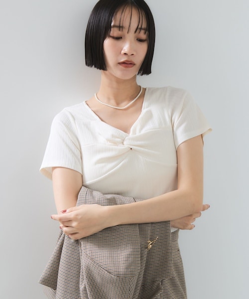 VIS(ビス)の「ツイストテレコカットソー(Tシャツ/カットソー・レディース・チャコール/オフホワイト/ダークブラウン・F)」の1枚目の写真