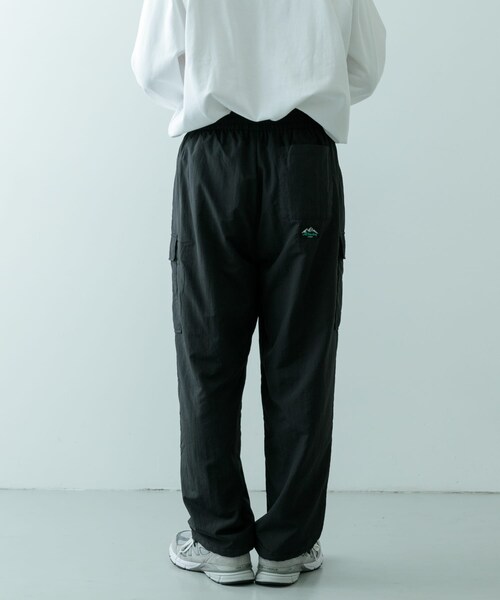 ITEMS URBANRESEARCH(アイテムズ アーバンリサーチ)の「『XLサイズあり』『セットアップ対応』撥水ナイロングログラン裏フリースカーゴ(その他パンツ・メンズ・KHK/BLK/BEG・M/L/XL)」の15枚目の写真