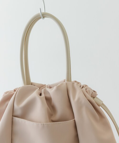 RODE SKO（ロデスコ）の「ショルダー付撥水キンチャクバッグ（ショルダーバッグ・レディース・BLACK/GRAY/IVORY・one）」の13枚目の写真