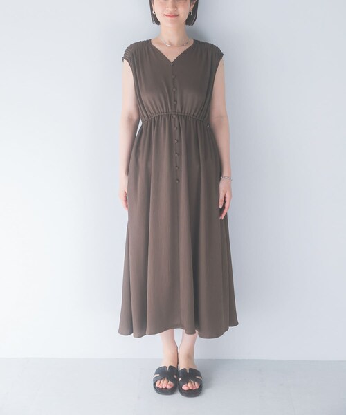 URBAN RESEARCH ROSSO（アーバンリサーチロッソ）の「楊柳サテンウエストマークワンピース（ワンピース・レディース・OFF WHITE/BROWN/NAVY・Free）」の19枚目の写真