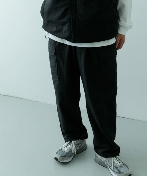 ITEMS URBANRESEARCH(アイテムズ アーバンリサーチ)の「『XLサイズあり』『セットアップ対応』撥水ナイロングログラン裏フリースカーゴ(その他パンツ・メンズ・KHK/BLK/BEG・M/L/XL)」の5枚目の写真