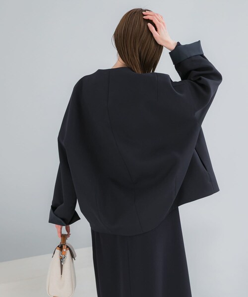 URBAN RESEARCH ROSSO（アーバンリサーチロッソ）の「『一部別注カラー』ELENDEEK　FORM SHORT COAT（ノーカラージャケット・レディース・別注O.WHT/別注NVY/MNT・Free）」の17枚目の写真