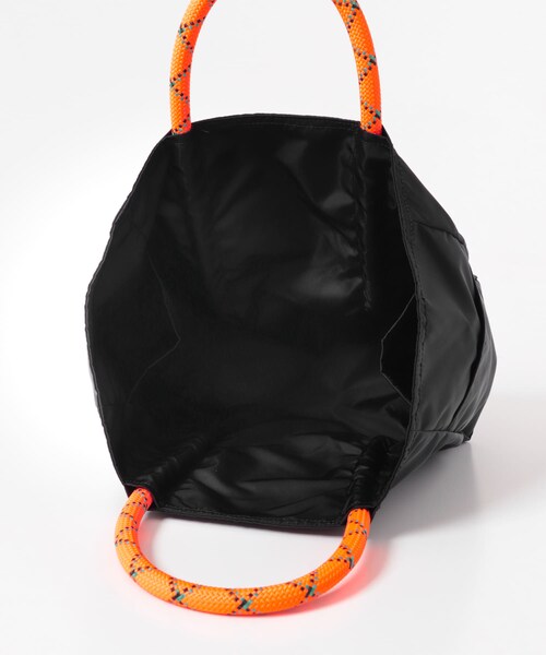 URBAN RESEARCH（アーバンリサーチ）の「『一部別注カラー』NOMADIS　SAC2 W/16（トートバッグ・レディース・別注BEIGE/BLACK・-）」の13枚目の写真