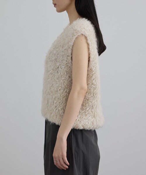 ADAM ET ROPE'(アダムエロペ)の「カーリーモヘアクロップドベスト(ベスト・レディース・ブラック/オフホワイト・F)」の16枚目の写真